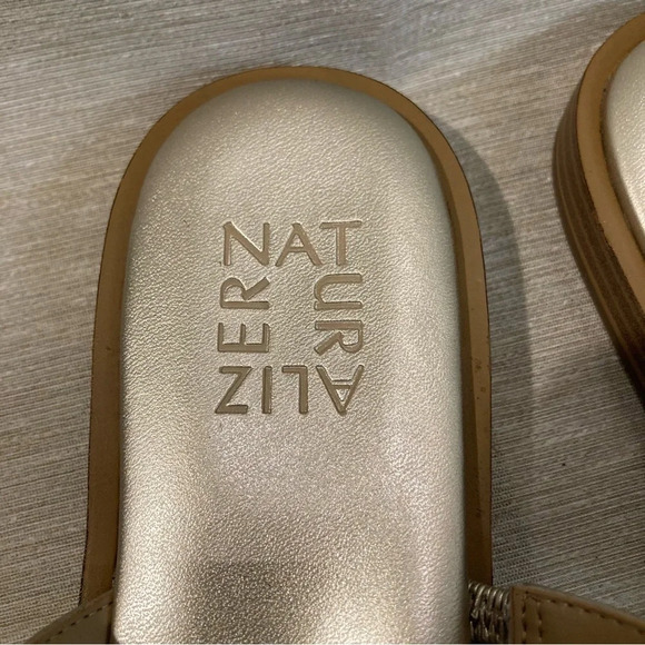 NATURALIZER Sz 8.5 Silver Gold Copper Metallic Strappy Slip On Sandals NEW - Picture 10 of 10